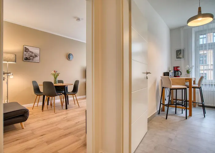 Beautiful 2 Room Apartment