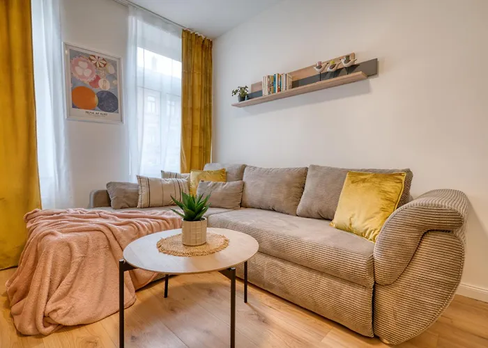 Beautiful 2 Room Apartment